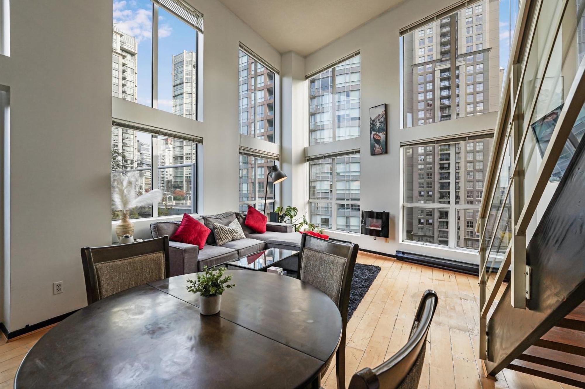 Stunning Loft In Yaletown With Panoramic City Views Apartment Vancouver Exterior photo